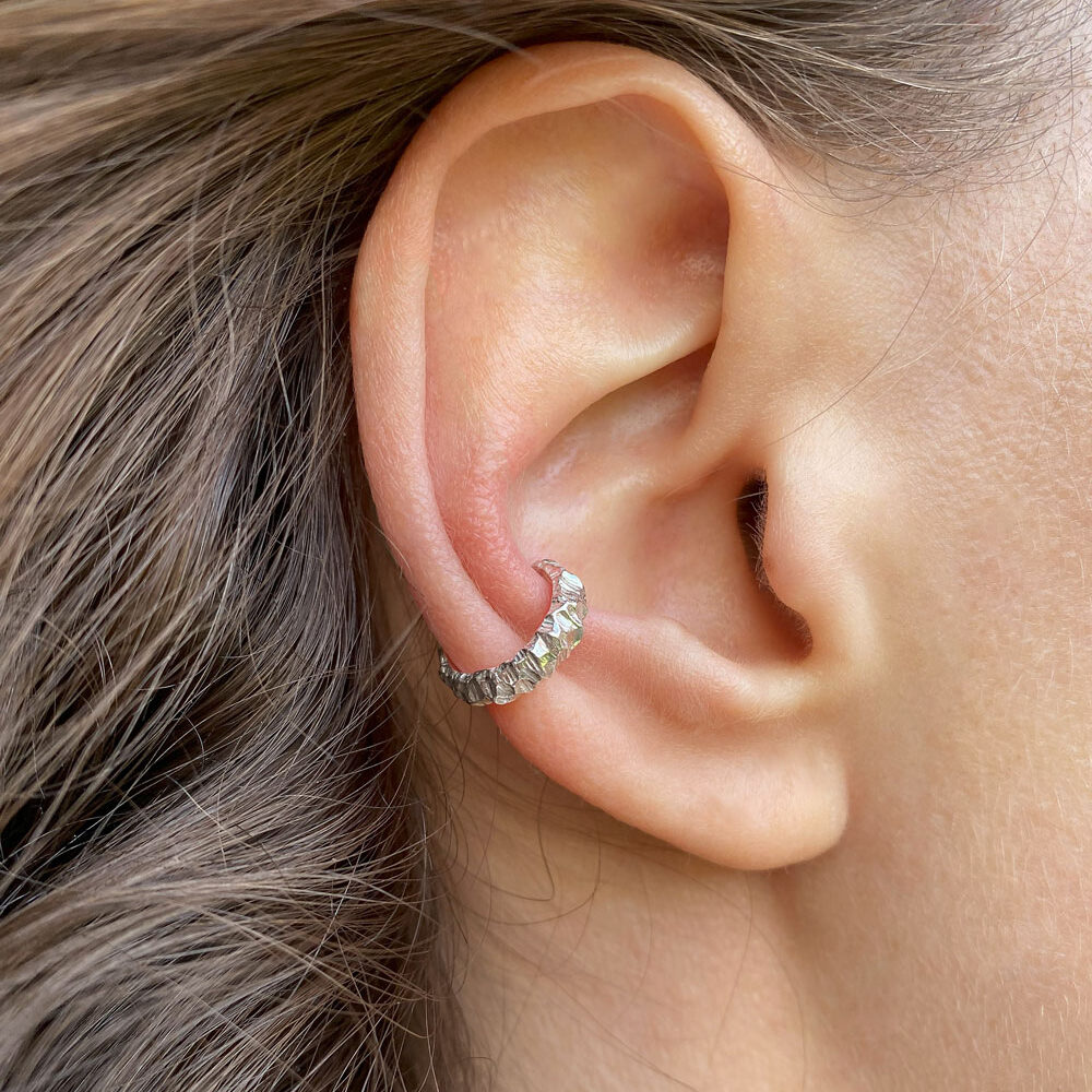 stříbrná náušnice ear cuff bobule