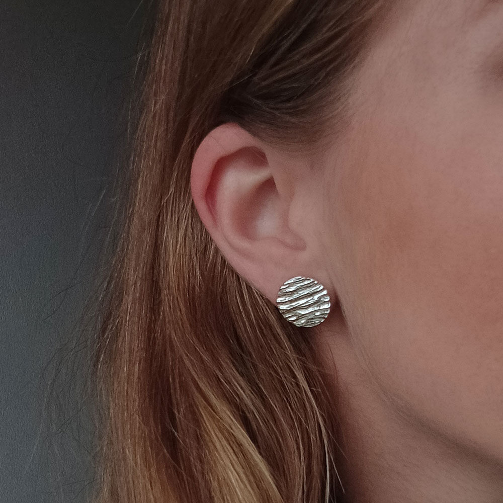 stříbrné kruhové puzetové náušnice