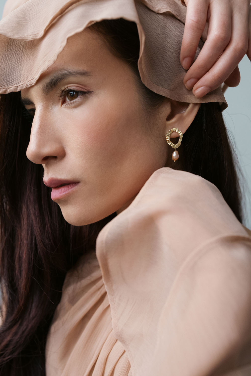 pozlacené náušnice mandorla s růžovou říční perlou