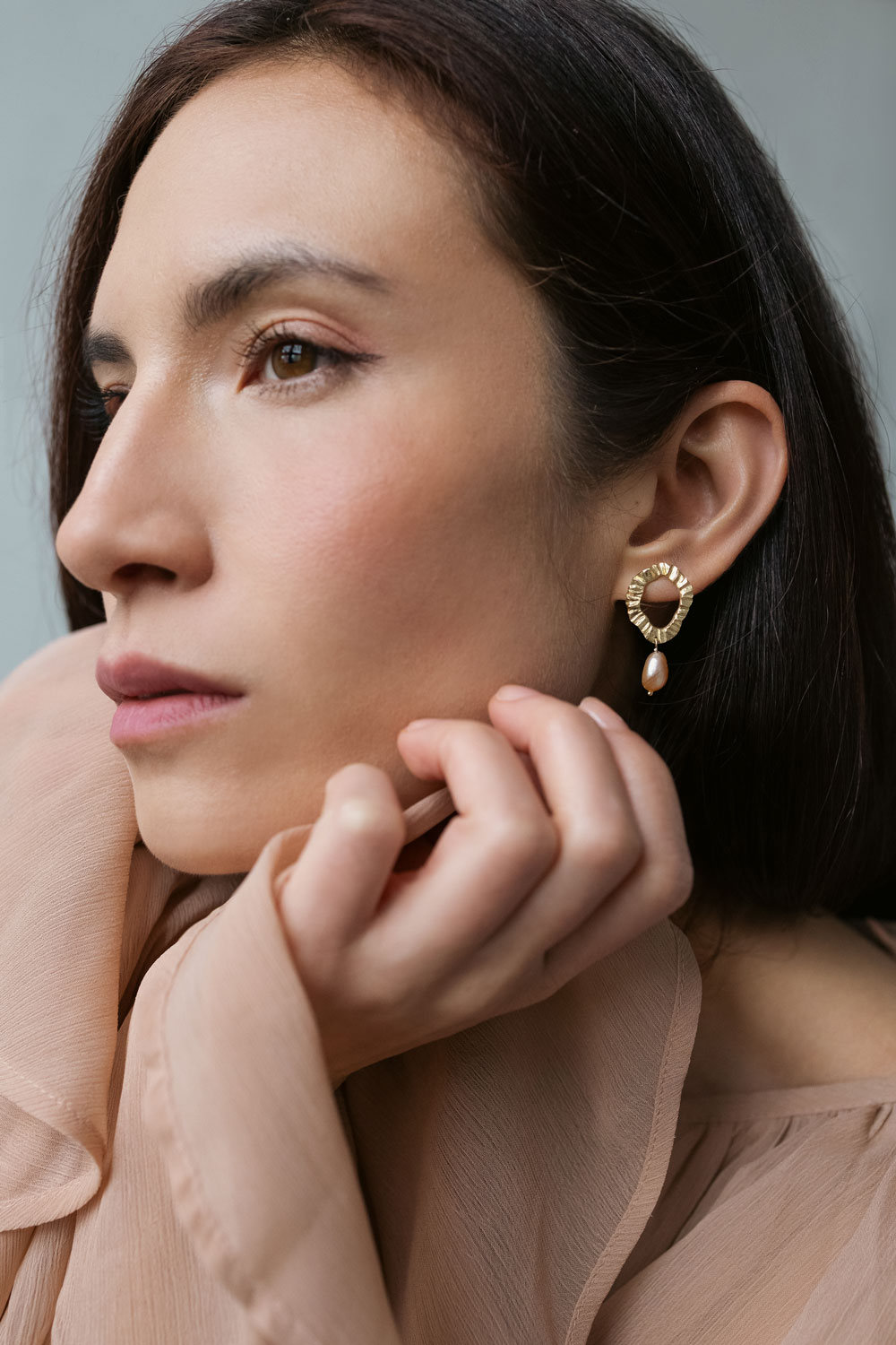 pozlacené náušnice mandorla s růžovou říční perlou