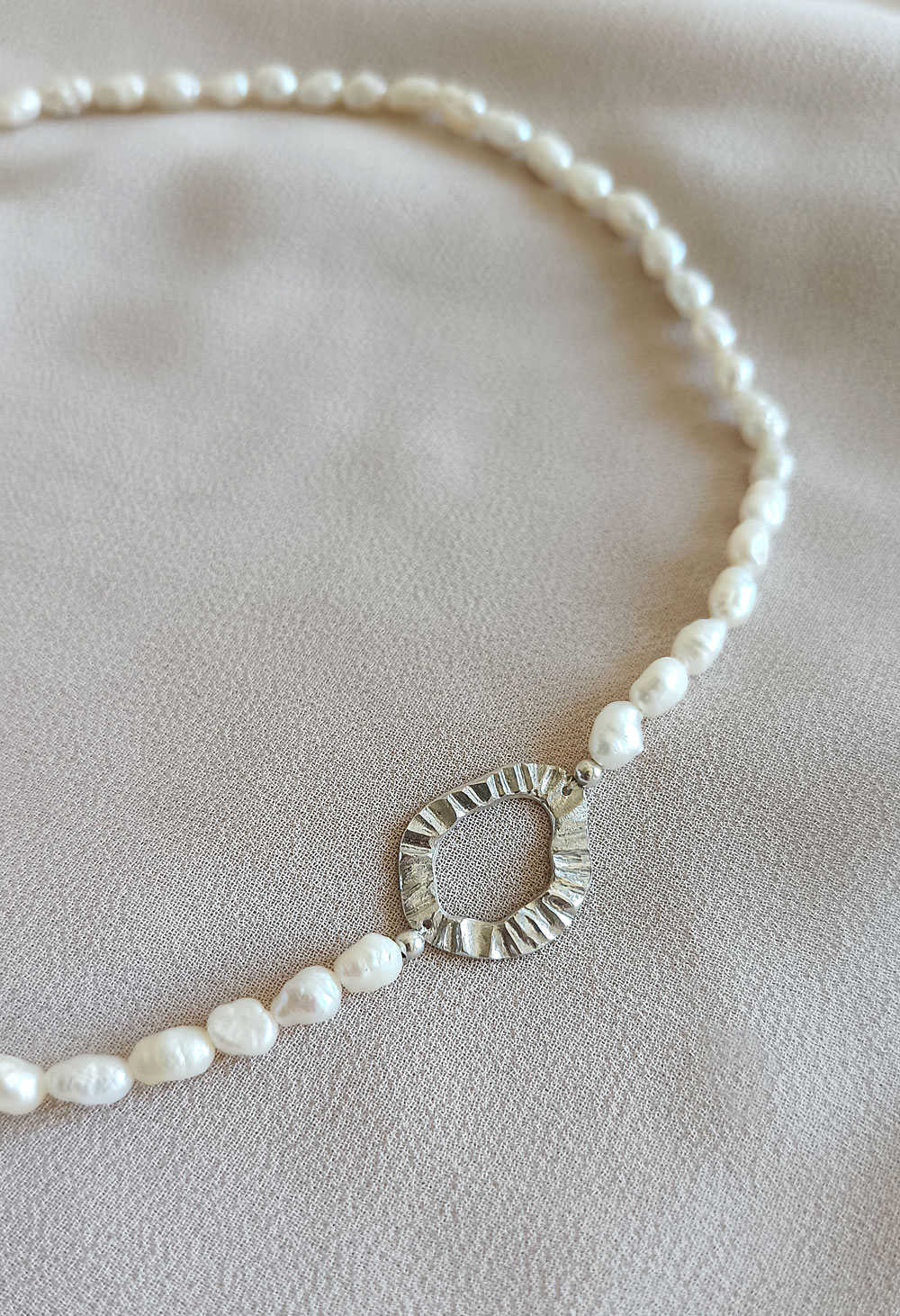 Perlový náhrdelník Mandorla choker, stříbro