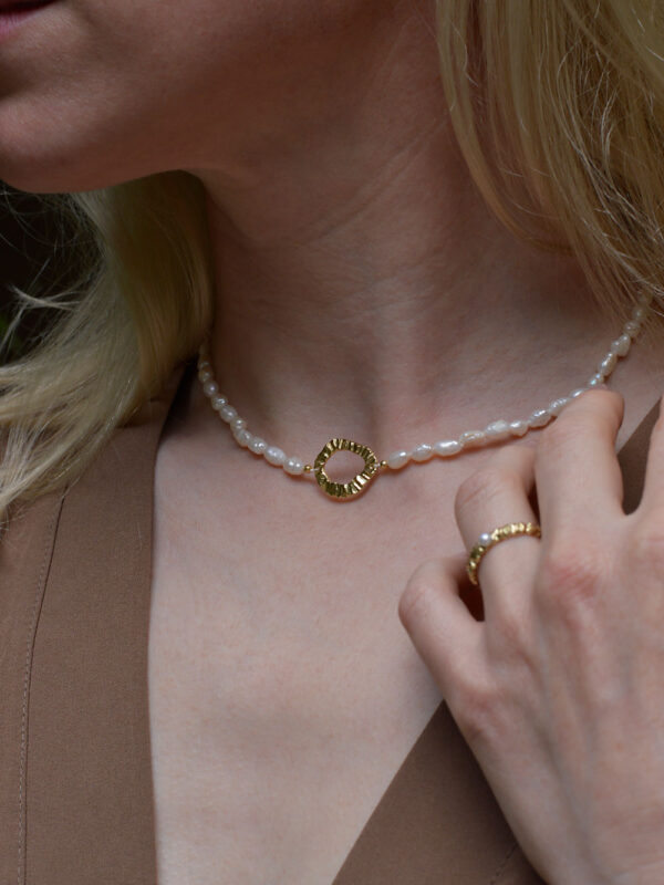 Perlový náhrdelník mandorla choker pozlacené stříbro
