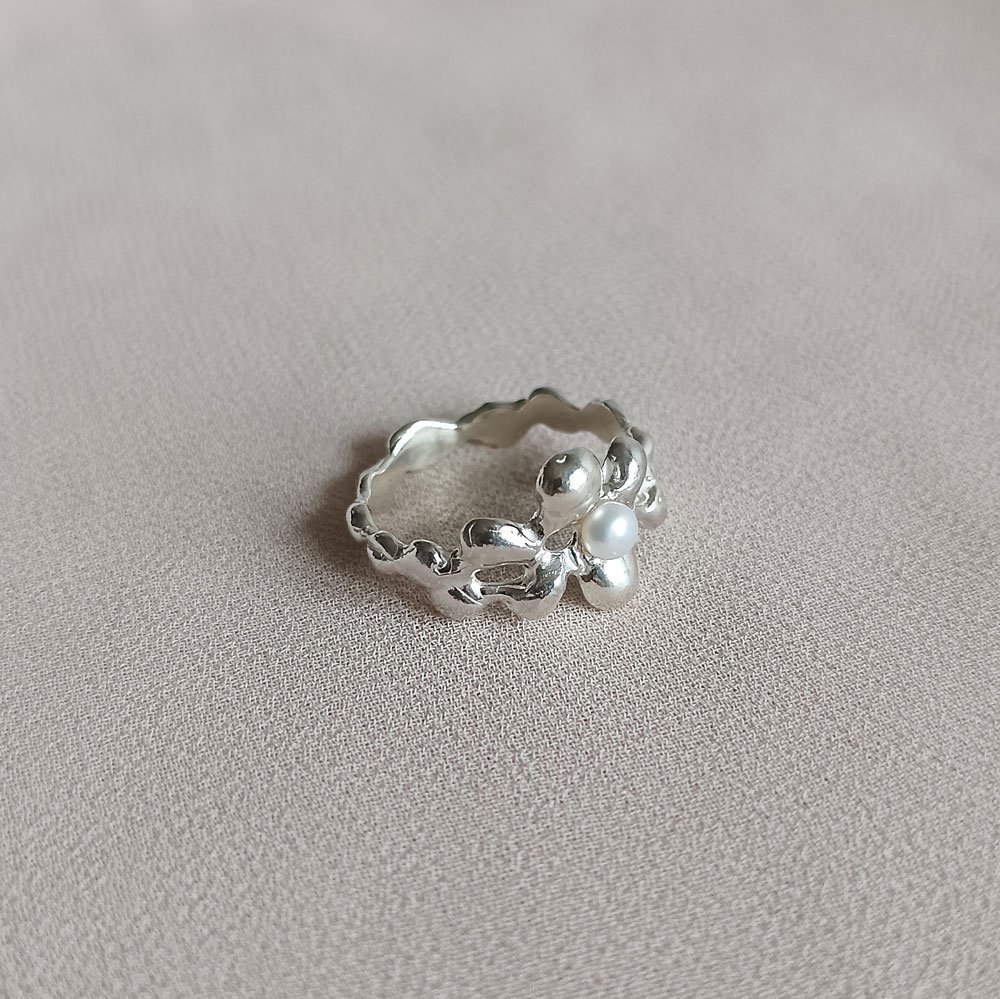 Stříbrný prsten Fluid bloom s bílou říční perlou, Ag 925/1000 - 03