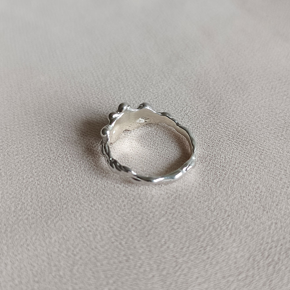 Stříbrný prsten fluid bloom s říční perlou