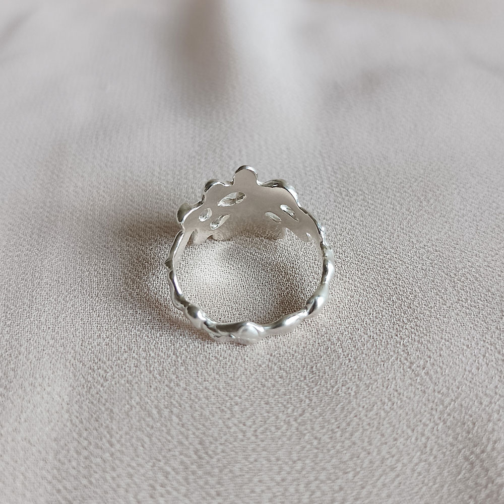 Stříbrný prsten fluid bloom s říční perlou
