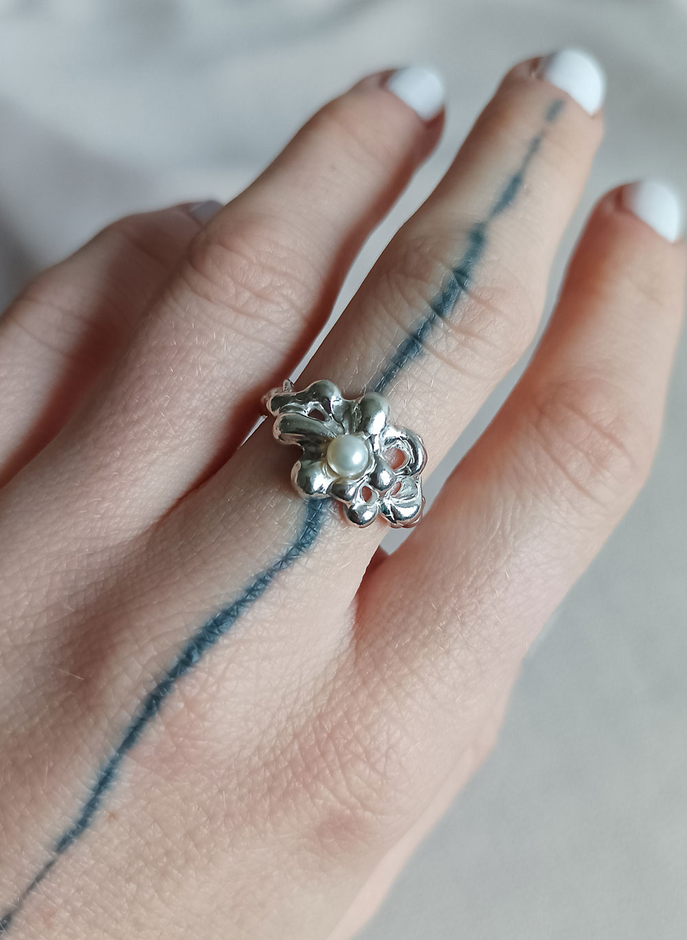 Stříbrný prsten Fluid bloom s bílou říční perlou, Ag 925/1000 - 05