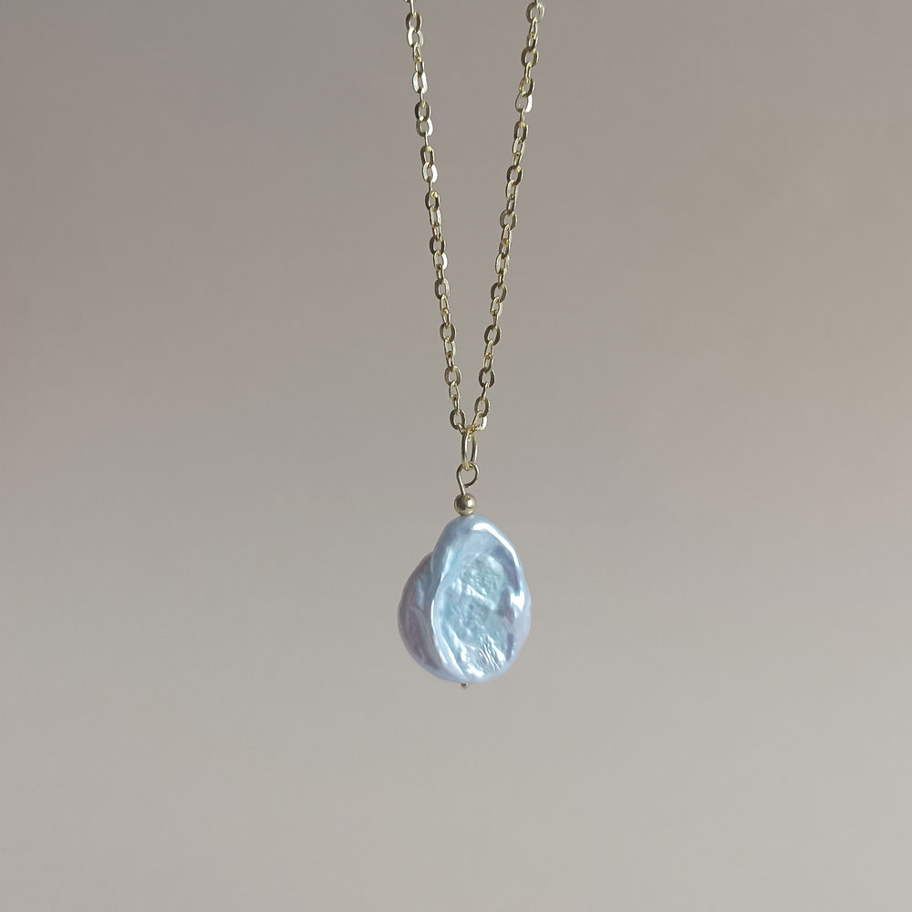 pozlacený náhrdelník s barokní říční perlou